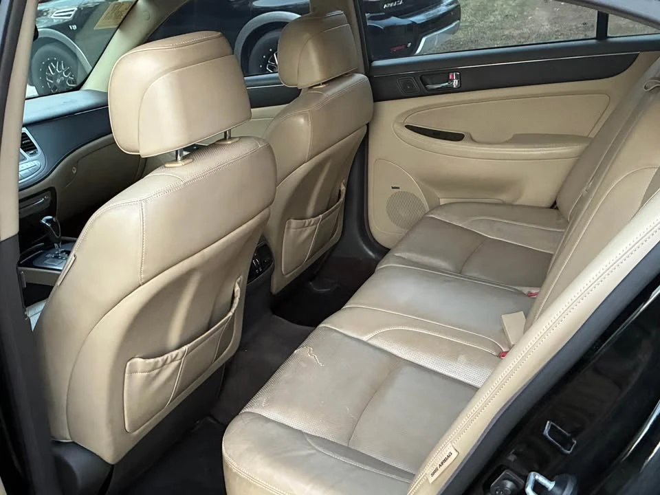 2011 Hyundai Genesis - Image 11 of 17