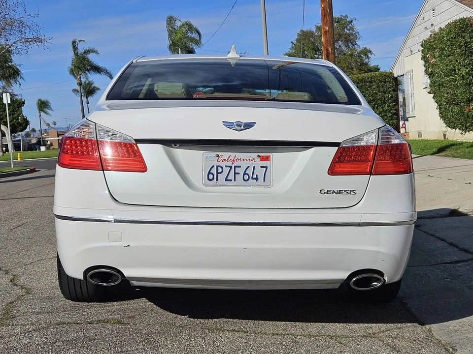2011 Hyundai Genesis - Image 4 of 15