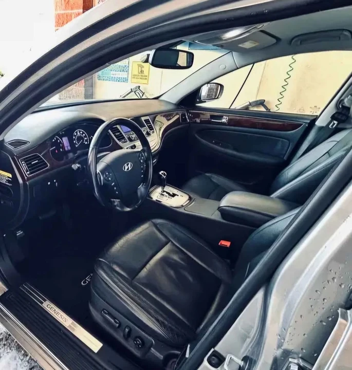 2011 Hyundai Genesis - Image 8 of 9