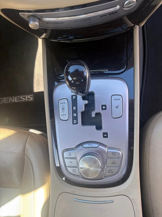 2011 Hyundai Genesis - Image 12 of 20