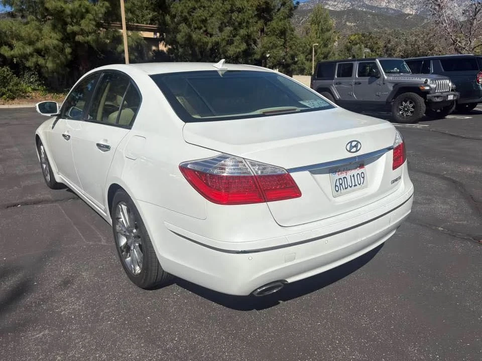 2011 Hyundai Genesis - Image 6 of 15