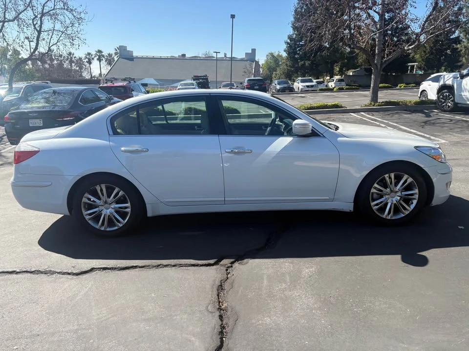 2011 Hyundai Genesis - Image 5 of 20