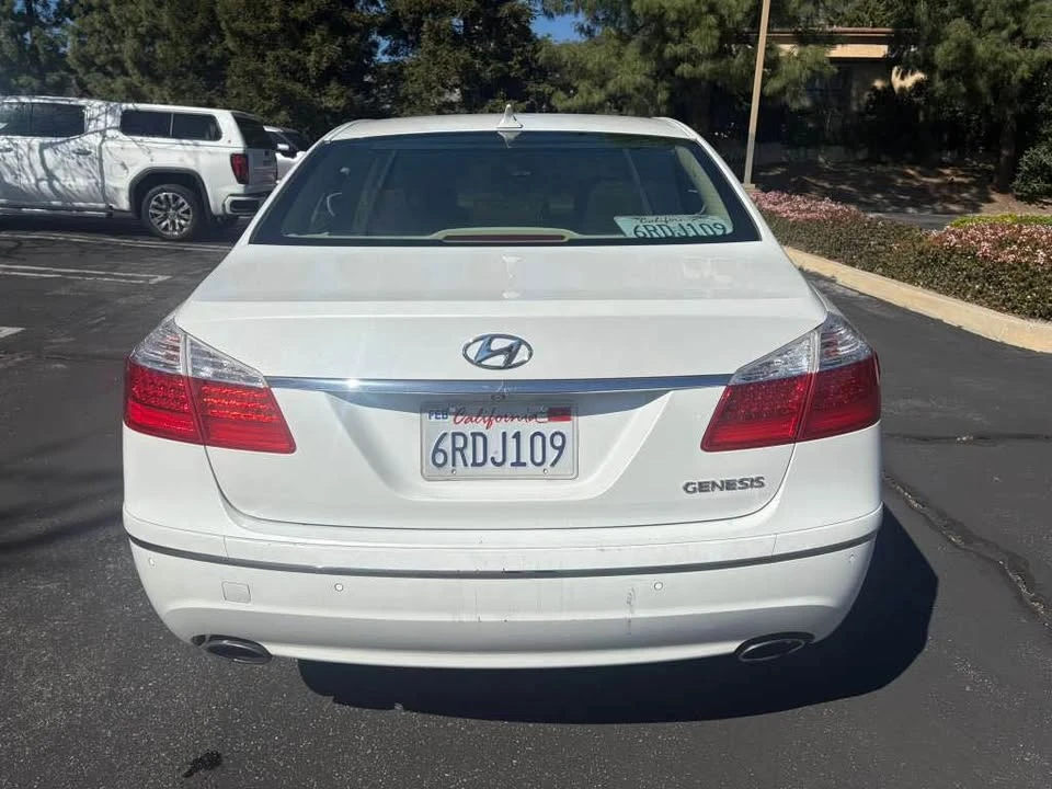 2011 Hyundai Genesis - Image 7 of 15
