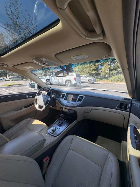 2011 Hyundai Genesis - Image 8 of 20