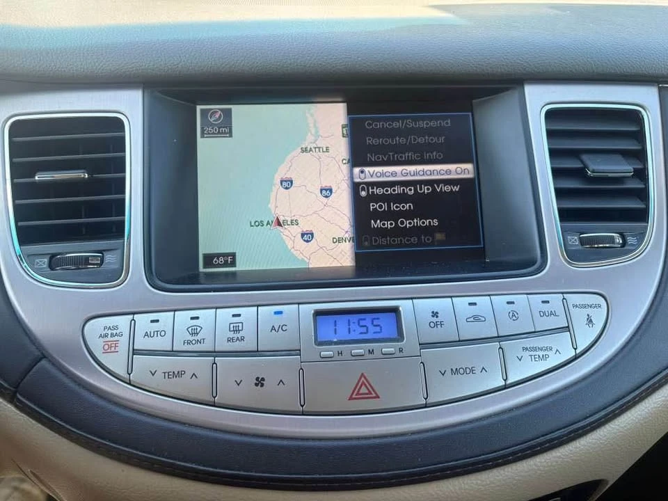 2011 Hyundai Genesis - Image 14 of 15
