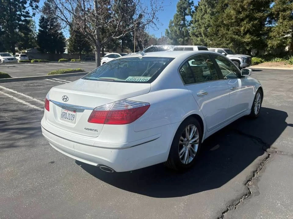 2011 Hyundai Genesis - Image 5 of 15