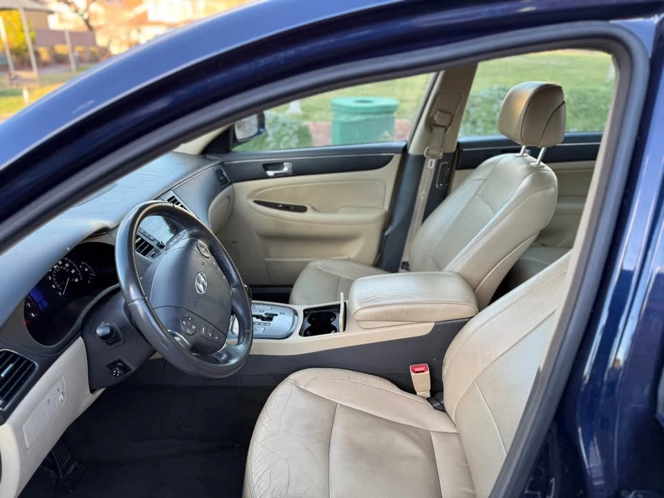 2011 Hyundai Genesis - Image 16 of 19