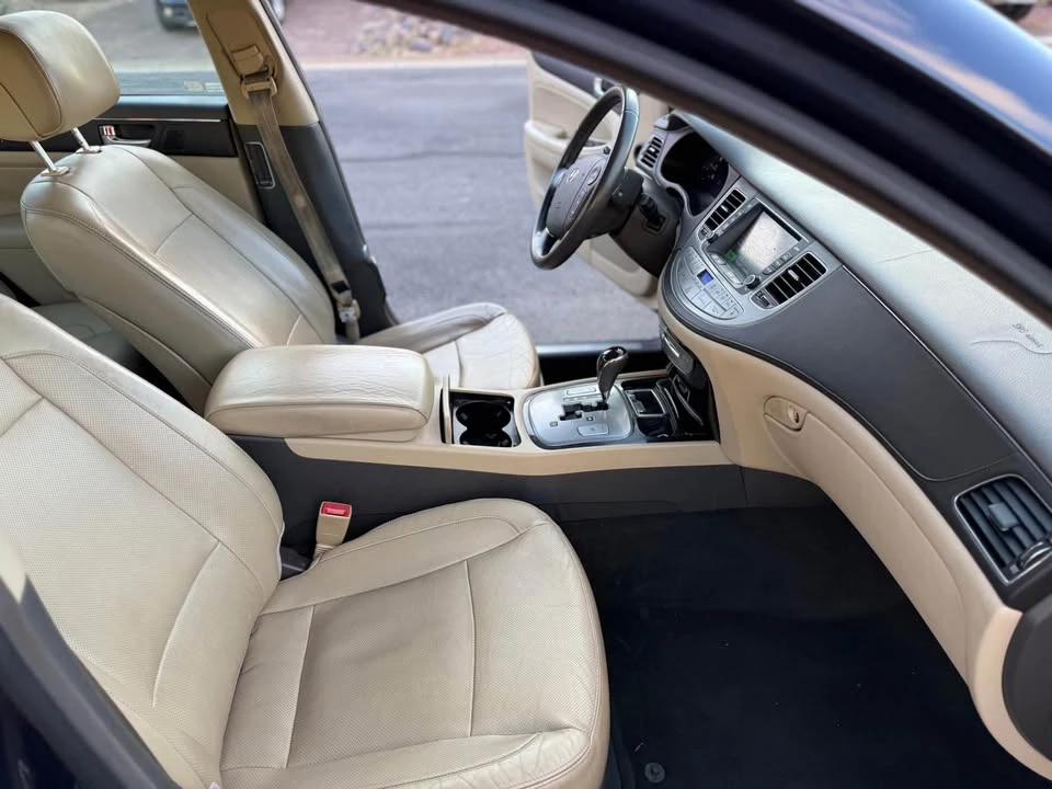 2011 Hyundai Genesis - Image 11 of 19