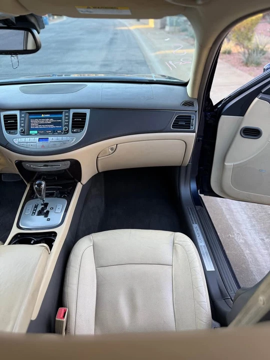 2011 Hyundai Genesis - Image 12 of 19