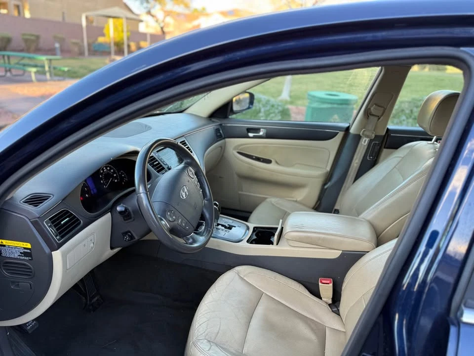 2011 Hyundai Genesis - Image 15 of 19