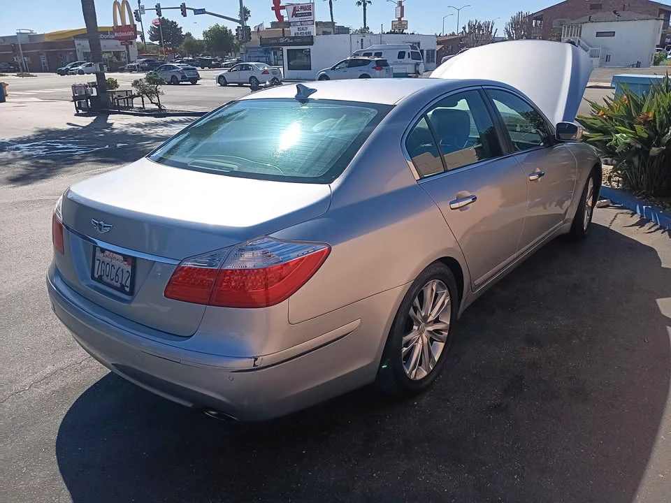 2011 Hyundai Genesis - Image 2 of 3