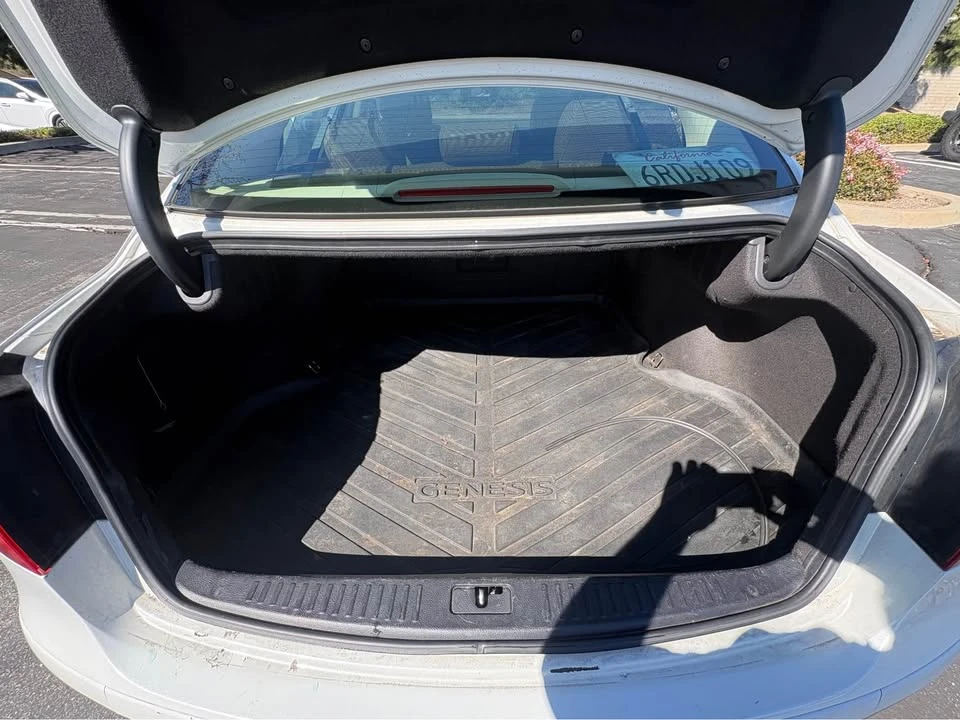 2011 Hyundai Genesis - Image 16 of 20