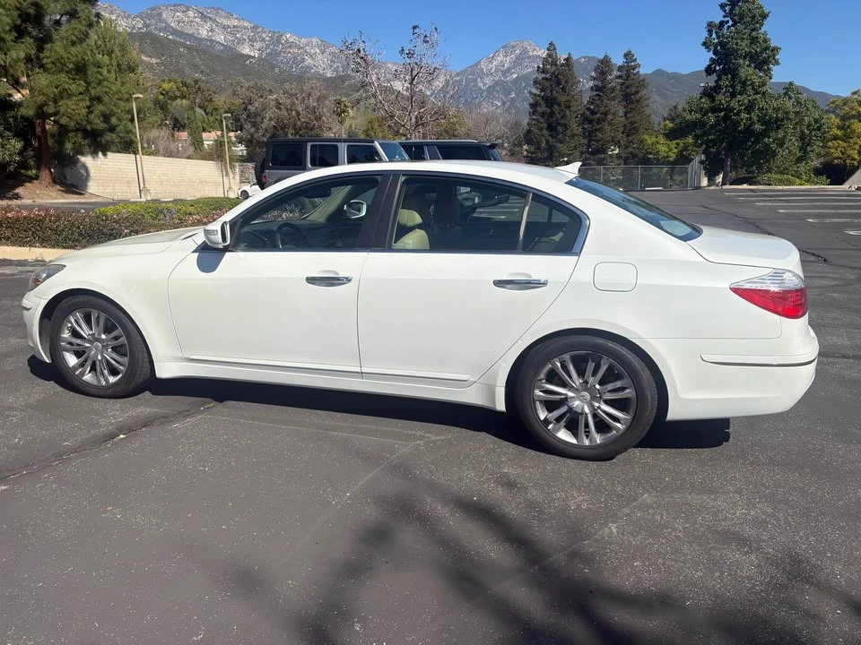 2011 Hyundai Genesis - Image 3 of 20