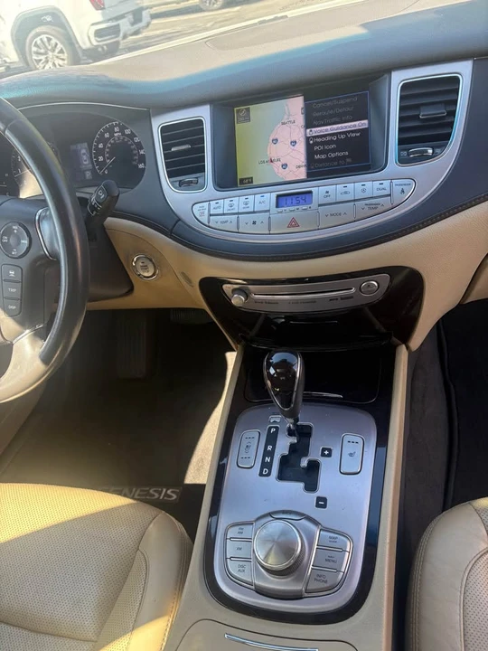 2011 Hyundai Genesis - Image 11 of 20