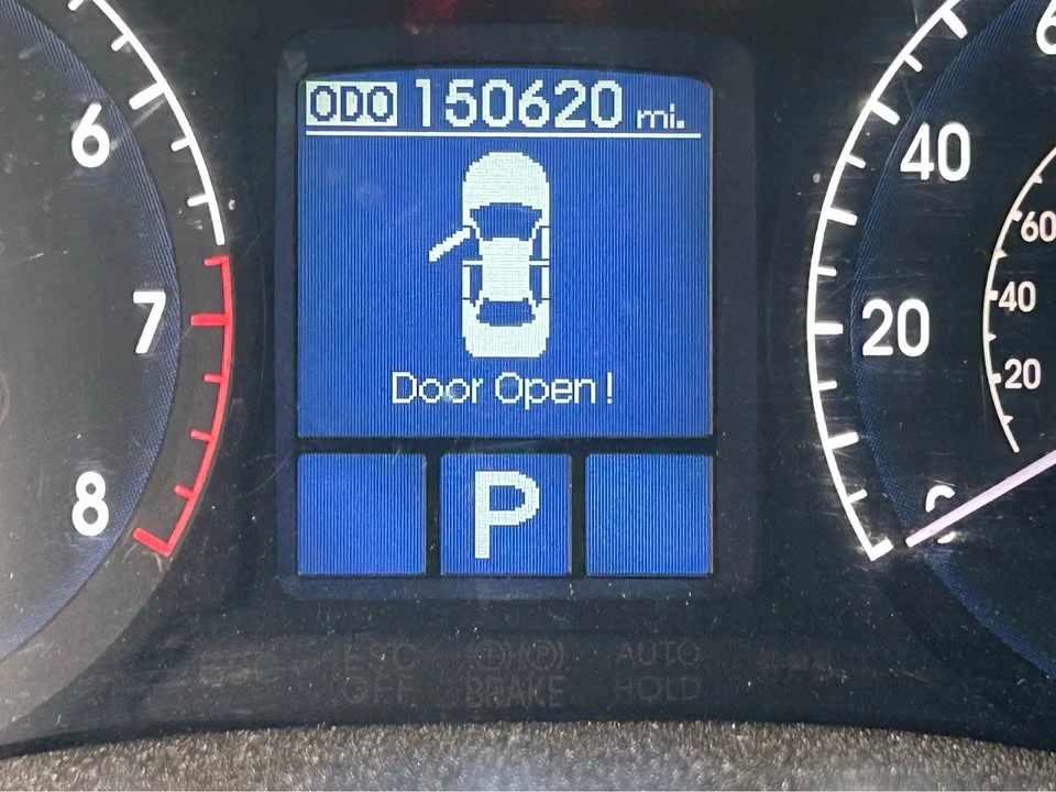 2011 Hyundai Genesis - Image 15 of 17