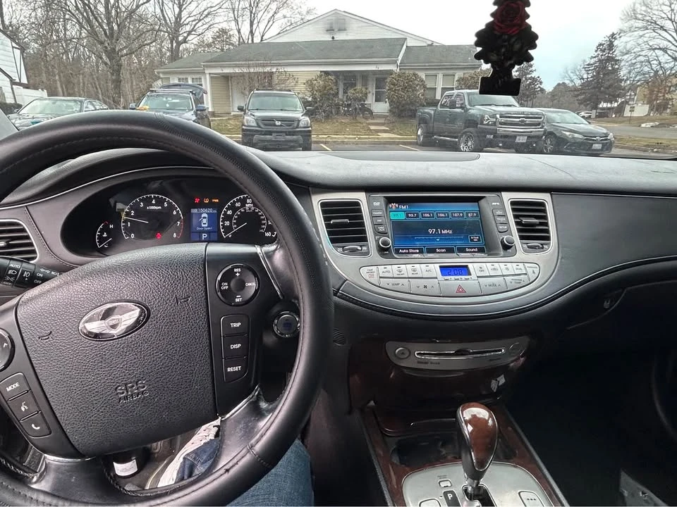 2011 Hyundai Genesis - Image 17 of 17