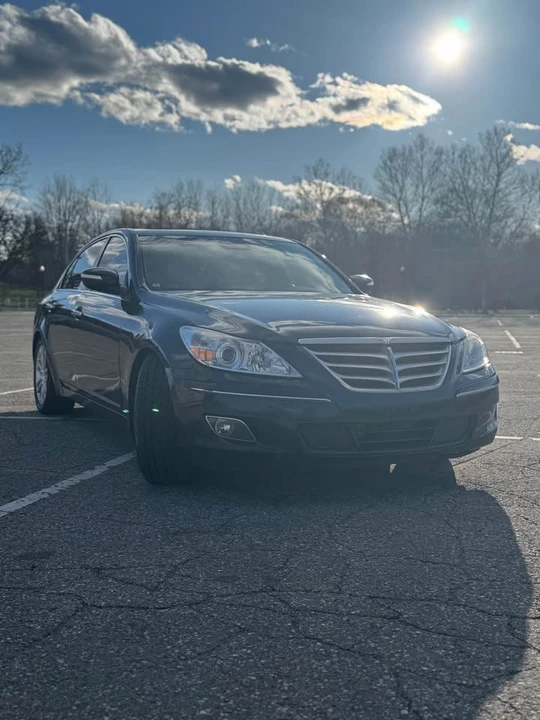 2011 Hyundai Genesis - Image 2 of 12