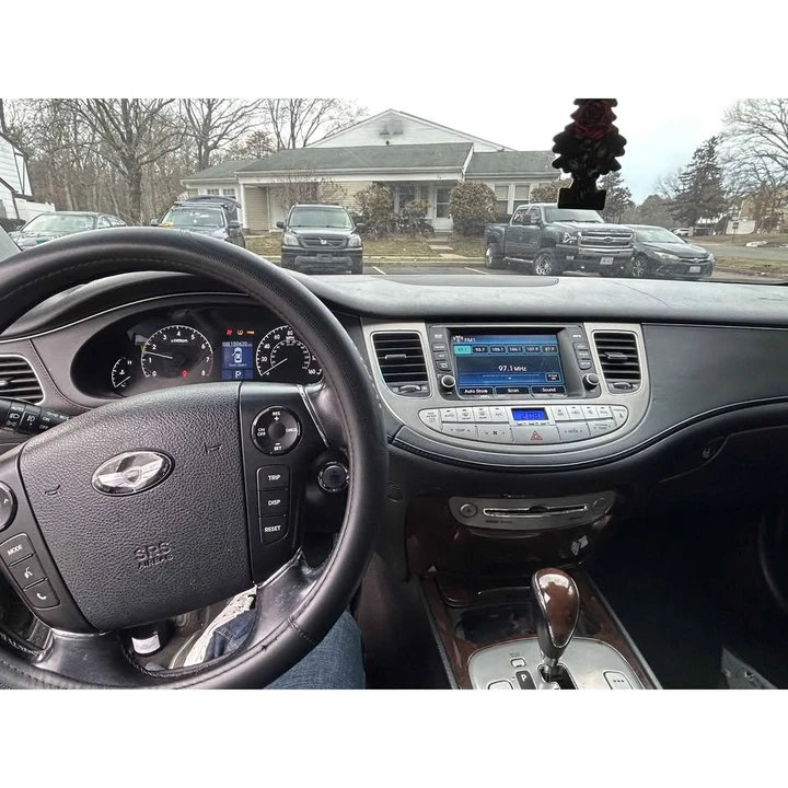 2011 Hyundai Genesis - Image 6 of 10