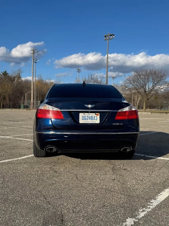 2011 Hyundai Genesis - Image 6 of 12