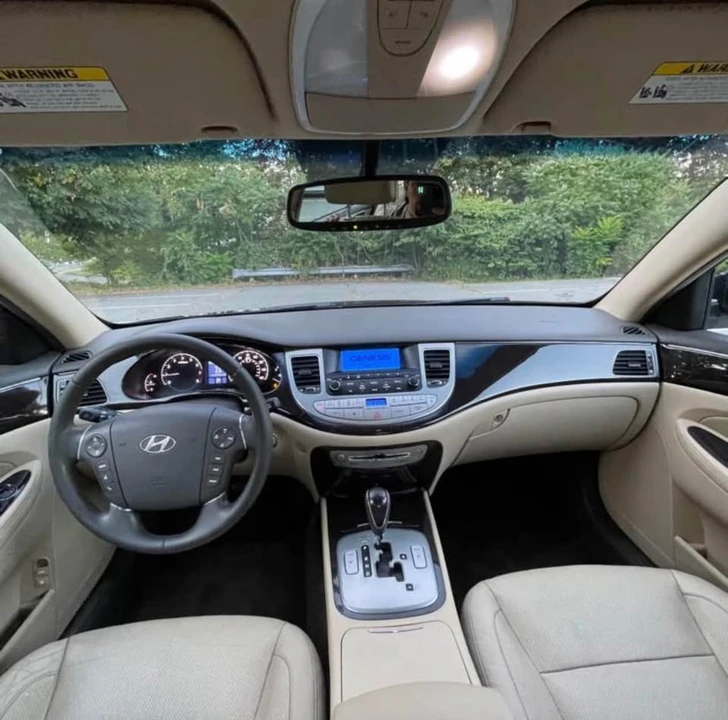 2011 Hyundai Genesis - Image 5 of 6