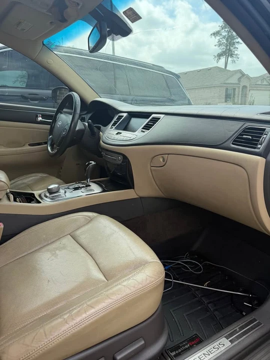 2011 Hyundai Genesis - Image 8 of 12