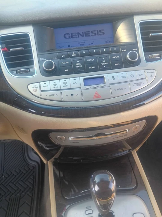 2011 Hyundai Genesis - Image 7 of 14