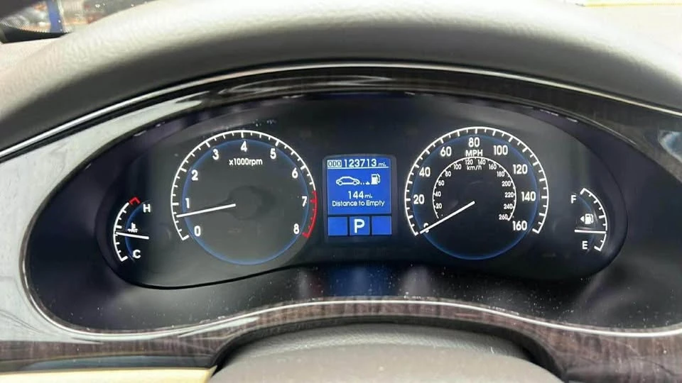 2011 Hyundai Genesis - Image 5 of 7