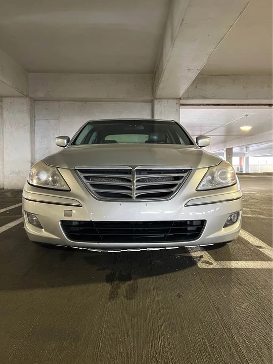 2011 Hyundai Genesis - Image 2 of 9