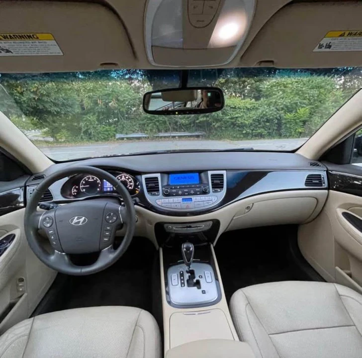 2011 Hyundai Genesis - Image 6 of 7
