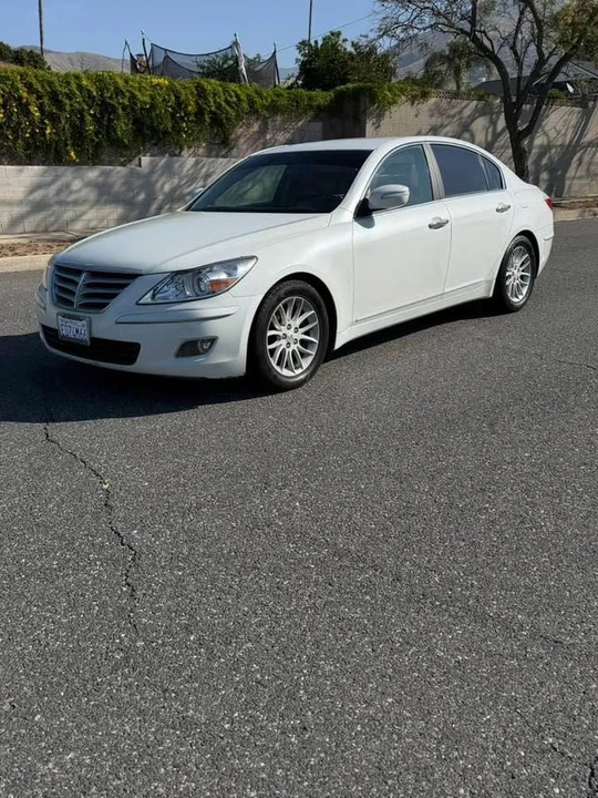 2011 Hyundai Genesis - Image 14 of 17