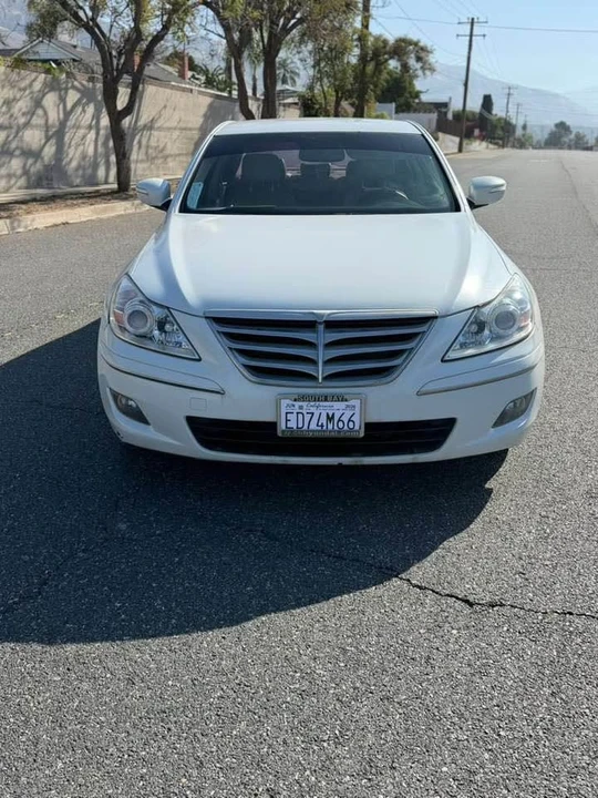 2011 Hyundai Genesis - Image 4 of 17