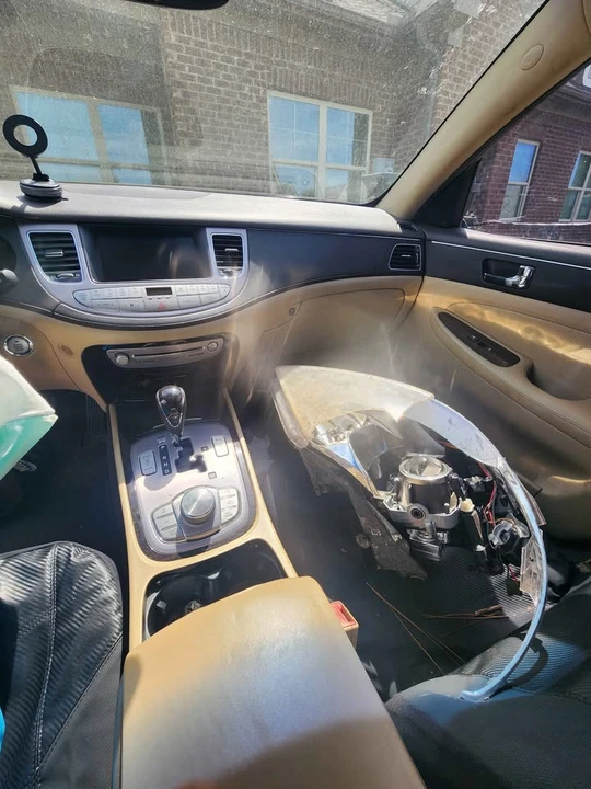2011 Hyundai Genesis - Image 7 of 8