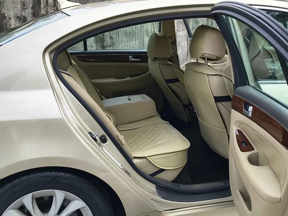 2011 Hyundai Genesis - Image 7 of 9