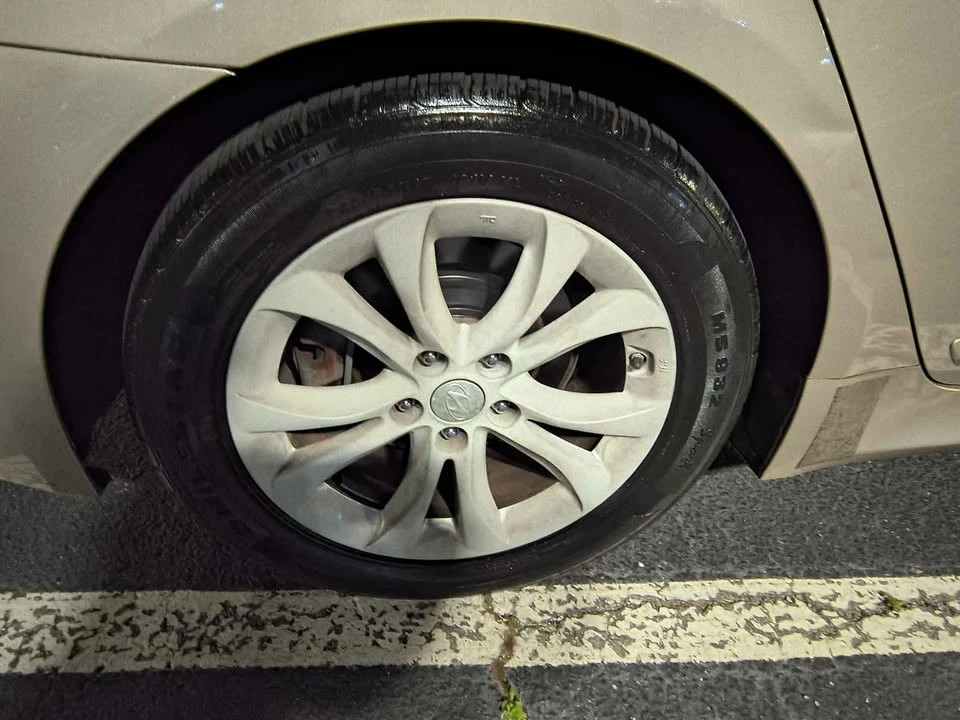 2011 Hyundai Genesis - Image 8 of 9