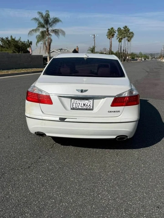 2011 Hyundai Genesis - Image 9 of 17
