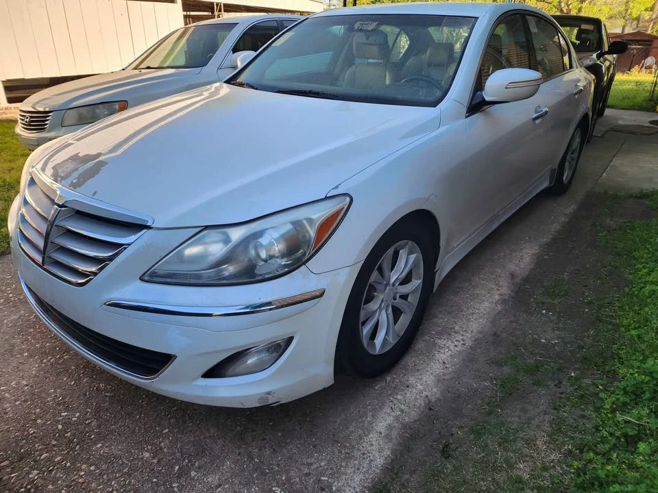2011 Hyundai Genesis - Image 2 of 7