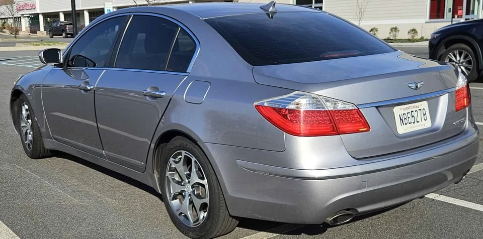 2011 Hyundai Genesis - Image 2 of 12