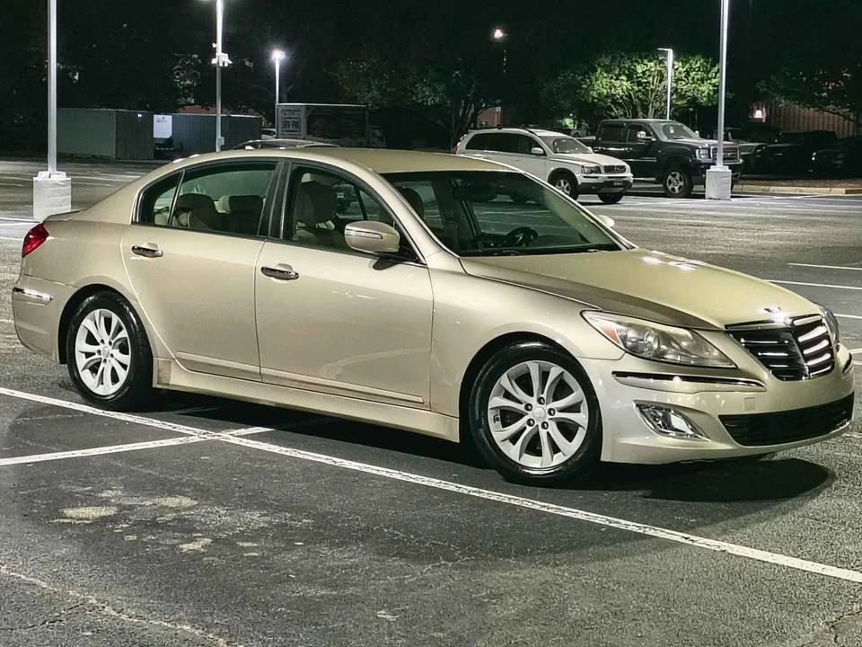2011 Hyundai Genesis - Image 5 of 10