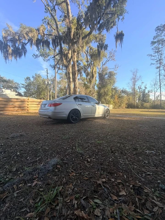 2011 Hyundai Genesis - Image 2 of 3