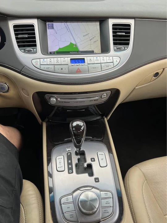 2011 Hyundai Genesis - Image 13 of 16
