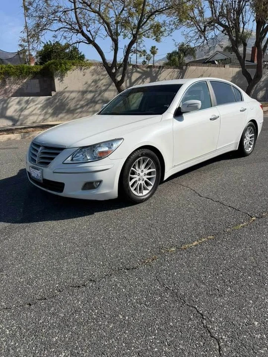 2011 Hyundai Genesis - Image 17 of 17