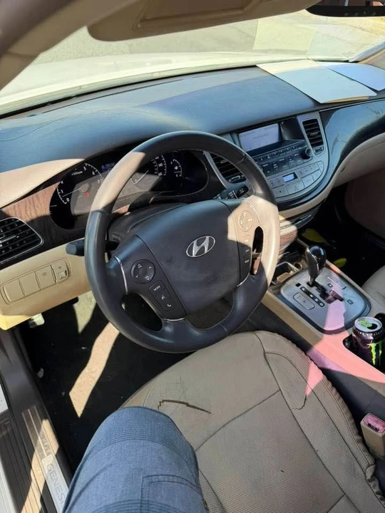 2011 Hyundai Genesis - Image 6 of 17