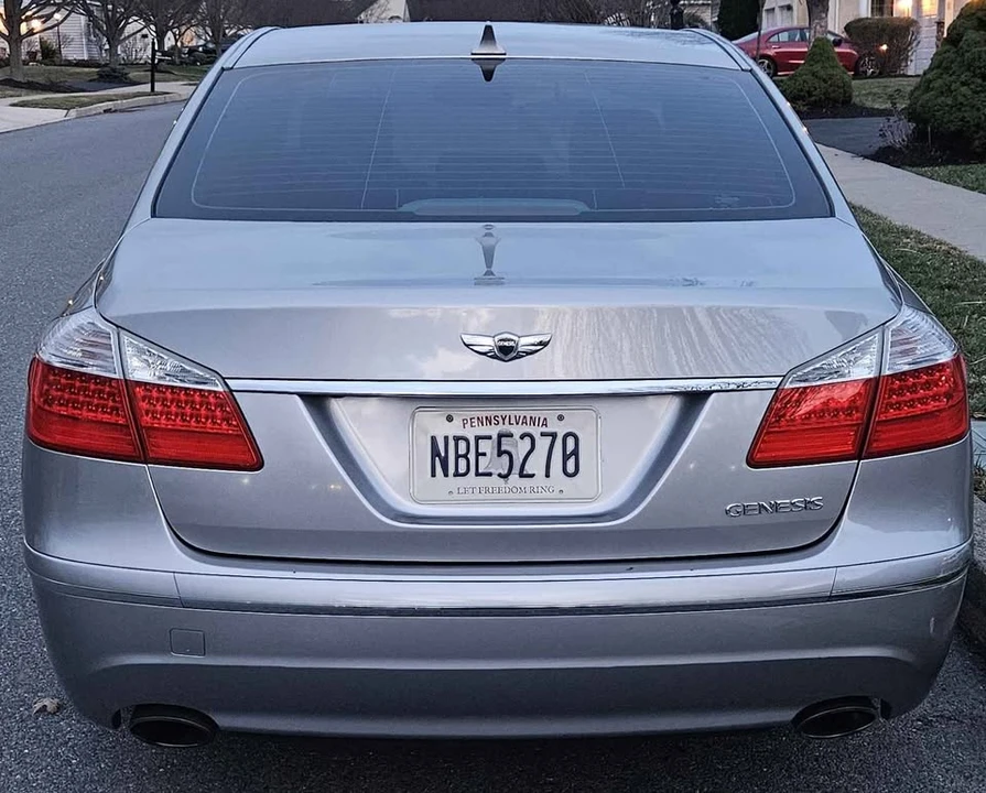 2011 Hyundai Genesis - Image 6 of 12