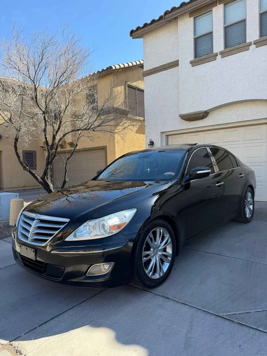 2011 Hyundai Genesis - Image 12 of 19
