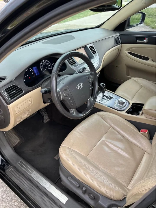 2011 Hyundai Genesis - Image 8 of 16