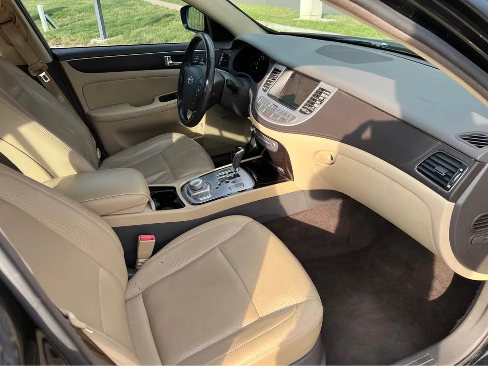 2011 Hyundai Genesis - Image 10 of 16