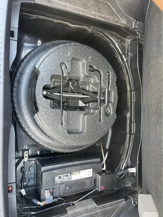 2011 Hyundai Genesis - Image 18 of 19