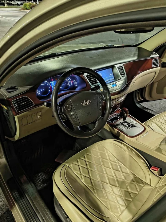 2011 Hyundai Genesis - Image 7 of 10