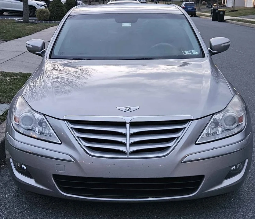 2011 Hyundai Genesis - Image 7 of 12