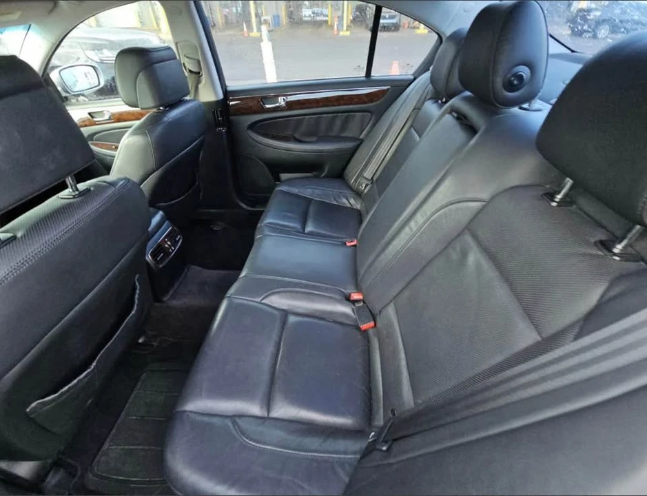 2011 Hyundai Genesis - Image 5 of 7